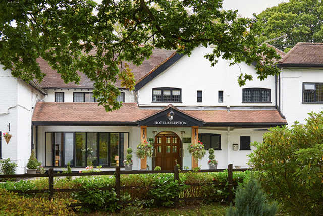 4* Spa Stay for 2 with Treatments @ Macdonald Craxton Wood