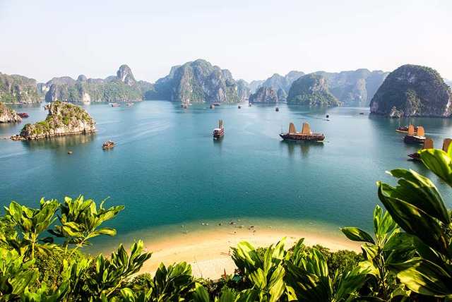 8-Day Guided Best of Vietnam Tour inc. Transfers & Cruise - Visit Hanoi, Halong Bay & Sapa!