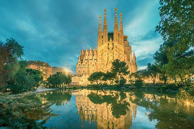 2-4nt 4* Barcelona Break, La Sagrada Familia Tour & Flights