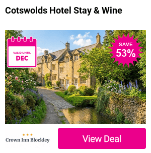 A Blockley, Gloucestershire stay at Crown Inn Blockley with breakfast, a bottle of sparkling wine to share and 12pm late check out - save up to 53%