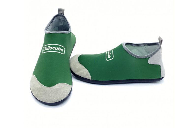 yello beach shoes