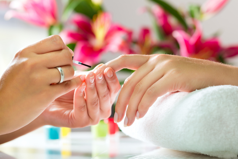Online Gel Manicure & Nail Artist Course – Institute of Beauty & Makeup (Online) | Wowcher