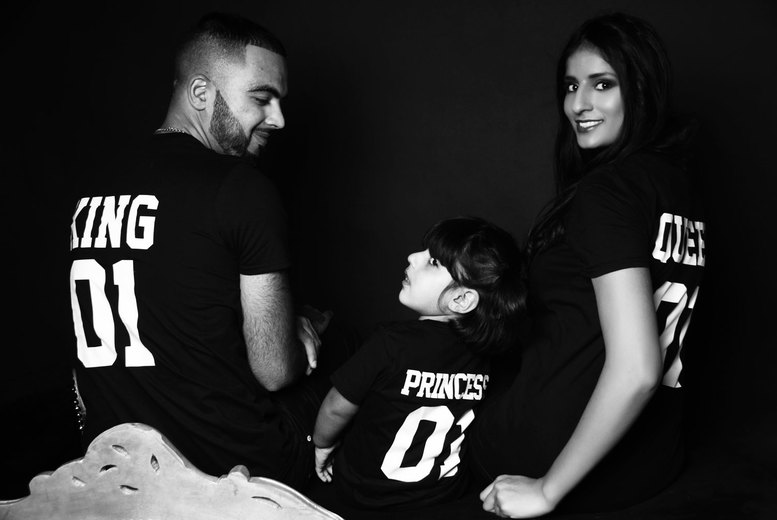 Family Photoshoot – HD Makeover & Digital Image – 2 Studios! | Wowcher