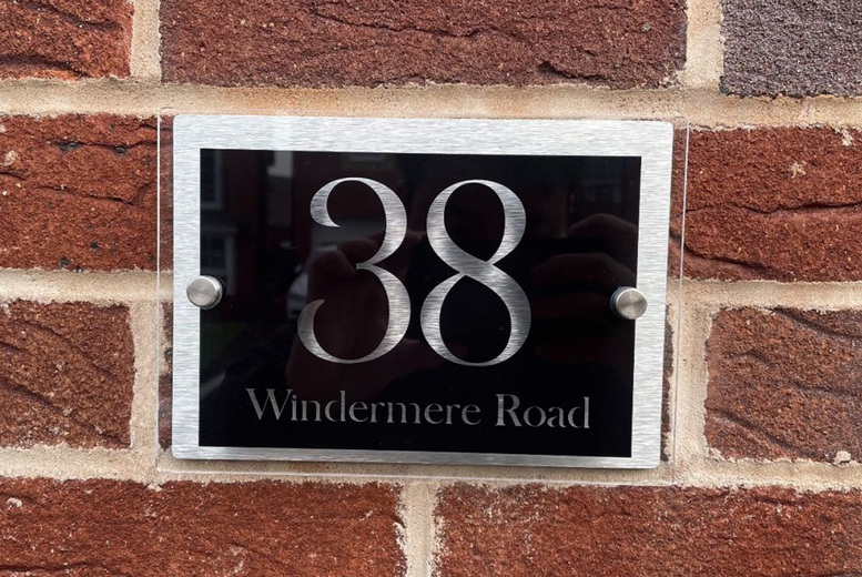 Personalised Modern Metal & Acrylic Christmas Door Sign with Optional Solar Light – Festive Outdoor Plaque | Wowcher Personalised Modern Metal & Acrylic Christmas Door Sign with Optional Solar Light – Festive Outdoor Plaque | Wowcher