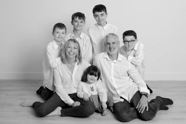 Family Photoshoot & 3 Prints – Images Unlimited – Kent | Wowcher