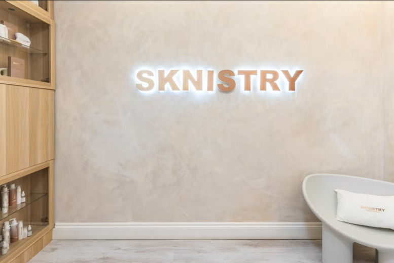 Sarah Artistry Unisex Winter Glow Facial - Choice Of Carbon Laser Or Chemical Peel At South Woodford | Wowcher