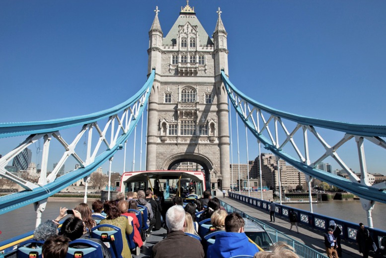 24 Hour Hop-On Hop-Off Sightseeing Bus Tour – Toot Bus Deal Price £12.50