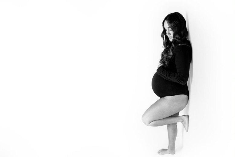 Maternity Photoshoot & 5 Prints – KM Photography – Nottingham | Wowcher