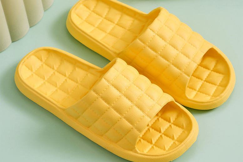 Unisex UK SIZE 2-3 / YELLOW: A pair of unisex quilted sliders | Wowcher