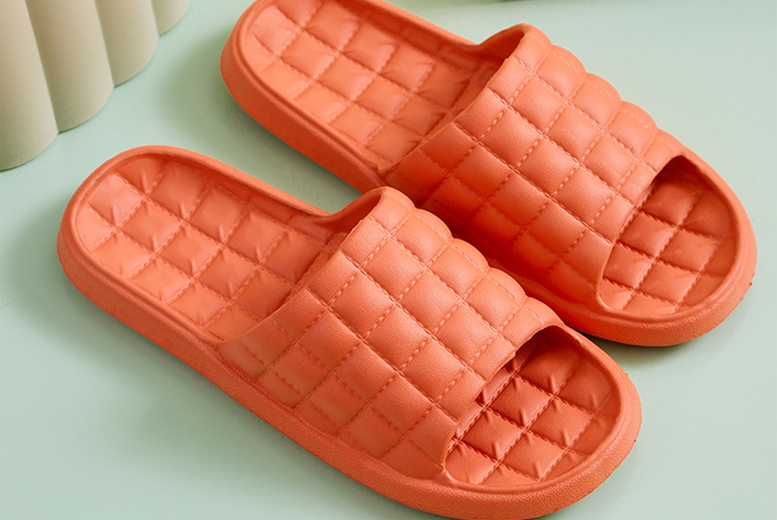 Unisex UK SIZE 10-11 / ORANGE: A pair of unisex quilted sliders | Wowcher