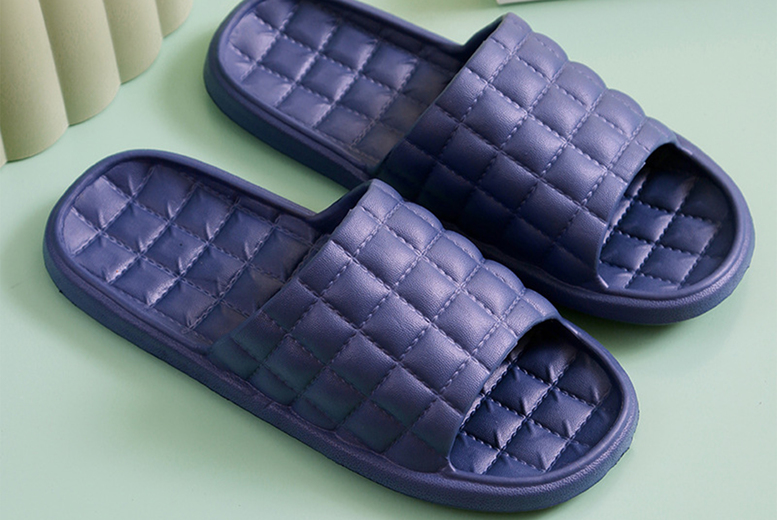 Unisex UK SIZE 10-11 / NAVY: A pair of unisex quilted sliders | Wowcher
