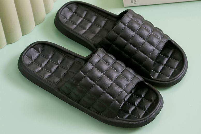 Unisex UK SIZE 10-11 / BLACK: A pair of unisex quilted sliders | Wowcher