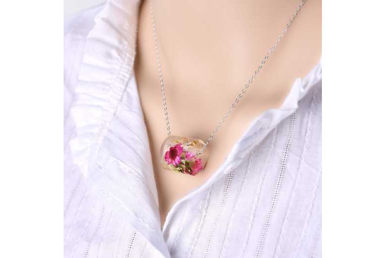 Charming Floral Transparent Pendant Necklace – Rhodium-Plated Adjustable Chain, Lightweight Gift Jewellery | Wowcher Charming Floral Transparent Pendant Necklace – Rhodium-Plated Adjustable Chain, Lightweight Gift Jewellery | Wowcher