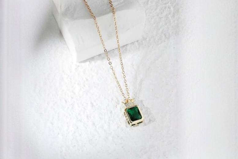 Dazzling Emerald Green Crystal Necklace | Wowcher