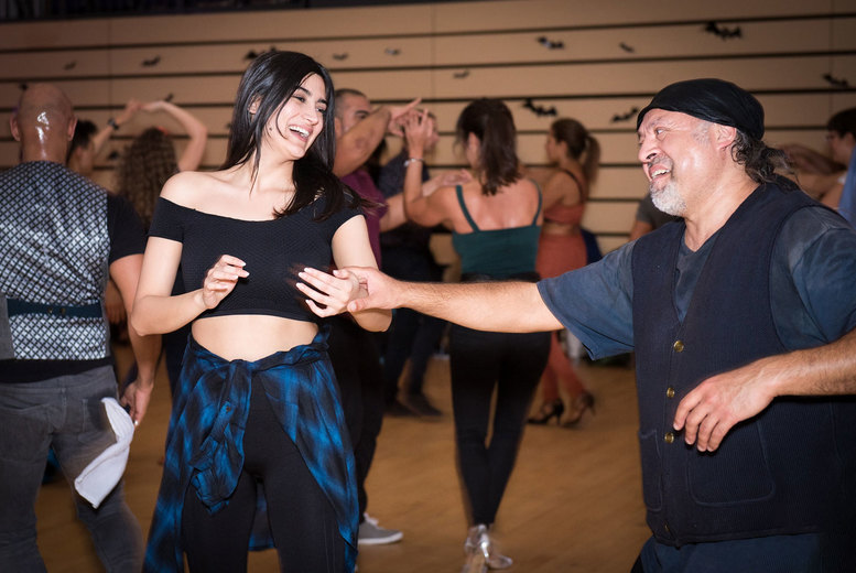 Beginner Mambo Classes – Four Classes – Caramelo Latin Dance Academy Deal Price £5.00