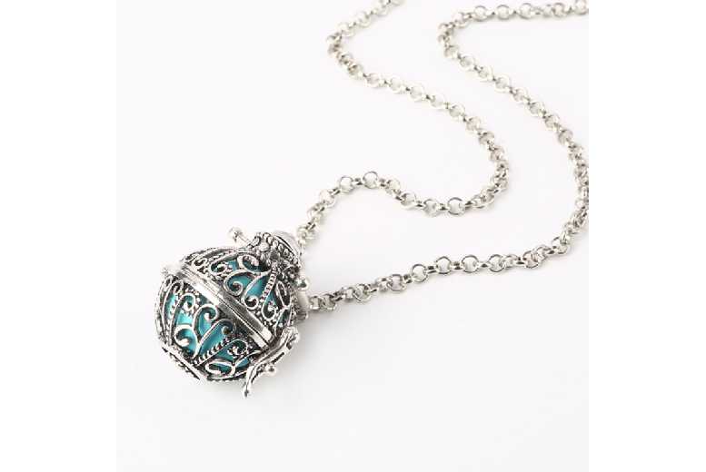 Chic Aroma Diffuser Aromatherapy Necklace | Wowcher