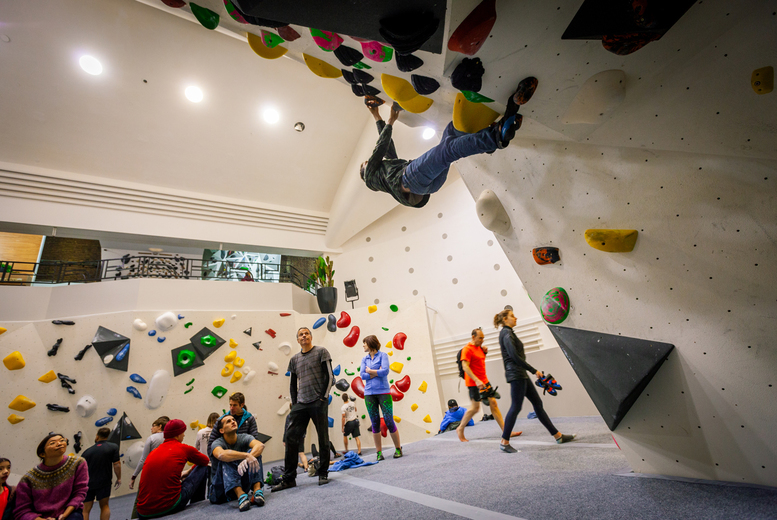 1-Hour Bouldering Session & Full Day Climbing Pass for One – The Arch, Surrey Quays | Wowcher