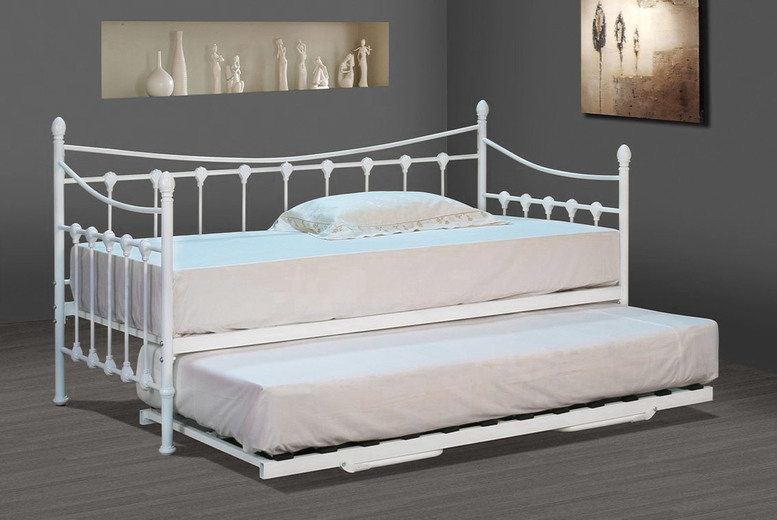 £149 instead of £399.99 for a vintage style florida daybed from UKFurniture4u – save up to 63% £149 instead of £399.99 for a vintage style florida daybed from UKFurniture4u – save up to 63%