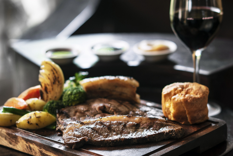 3-Course Sunday Roast & Glass of Wine for 1 Deal Price £17.00