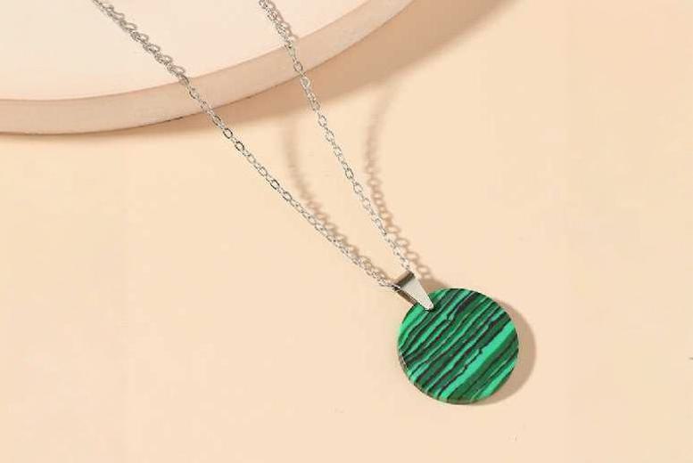 Green Gemstone Round Stripe Necklace Deal Price £5.99