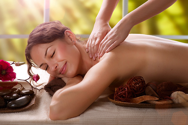 £19 instead of £85 for an exfoliating body scrub & invigorating full body massage at Atelier M, London - save 78%