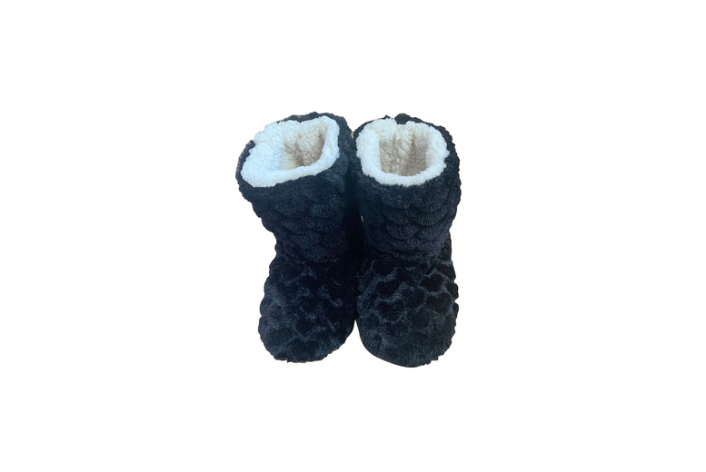 Unisex UK10-11 / BLACK: A pair of fluffy slipper boots | Wowcher