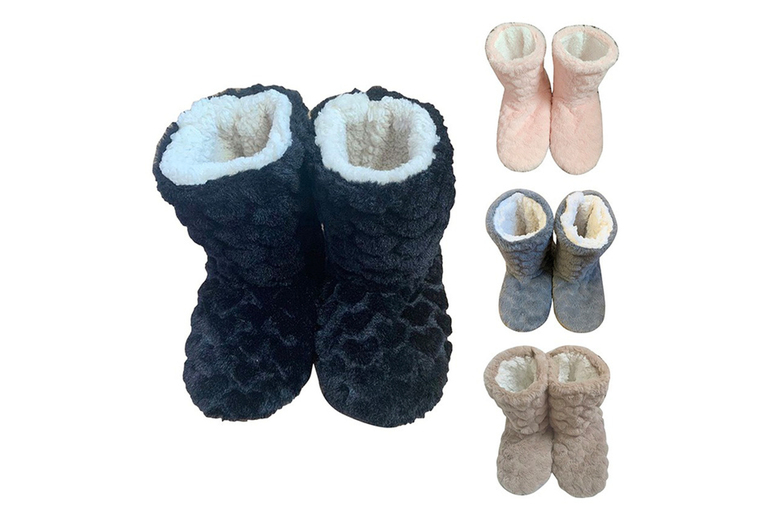 Black Women's Faux Fur Fluffy Slipper Boots - Cosy Indoor Non-Slip Winter Footwear | Wowcher