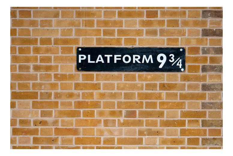 Best Tours Llc Unisex Harry Potter Walking Tour For 1 - 2.5 Hour Guided Experience Of Iconic Film Locations, London Underground Journey & Platform 9 3/4 Photo Op - Best Tours | Wowcher