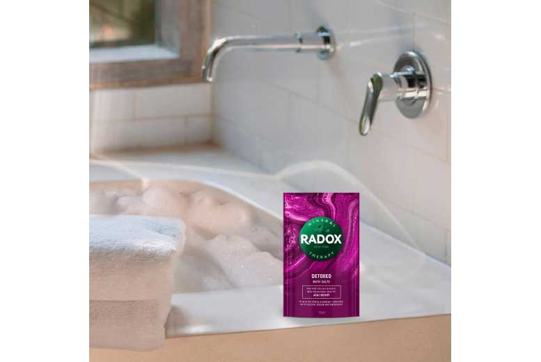 Radox Bath Salts Detoxed Therapy, 900g- Pack of 4 or 6 | Wowcher
