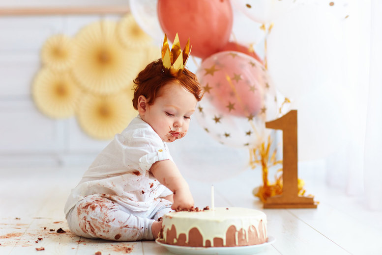 1st Birthday Photoshoot & 2 Digital Prints – Studio Rooms – Glasgow | Wowcher