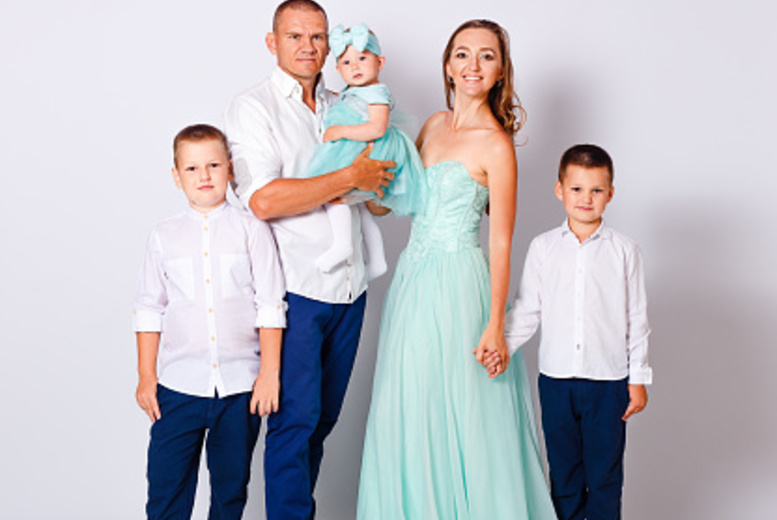 1-Hour Family Photoshoot Session – 2 Scotland Locations | Wowcher