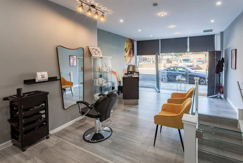 Aayna London Ltd Unisex Light Hydrafacial Treatment With Choice Of Mask At Aayna Beauty Clinic, London | Wowcher