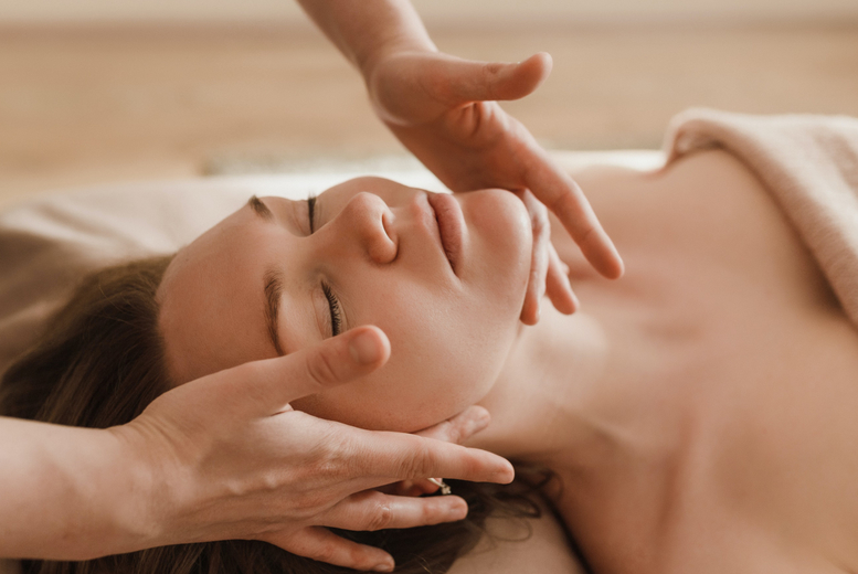 Choice of 30 or 60-Minute Facial at LivingSocial