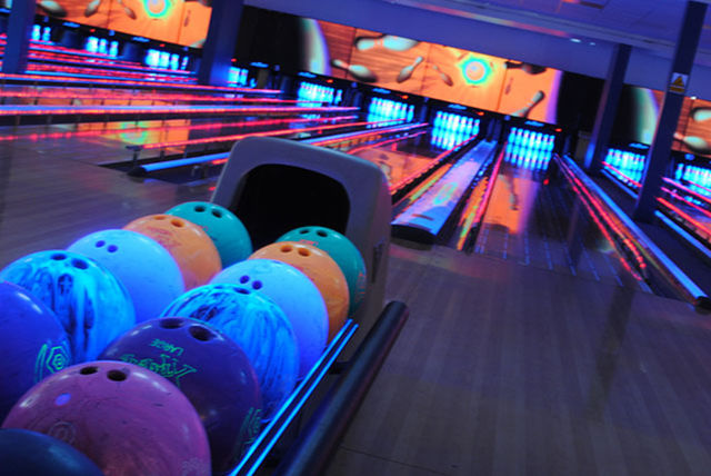 60-Min Bowling, Chips & Dips for 6  Edinburgh  Wowcher