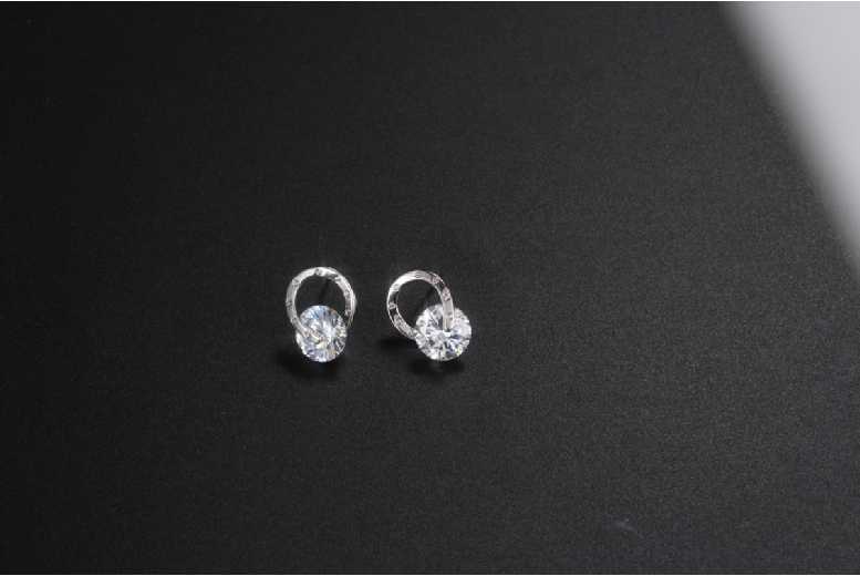 Women’s Silver-Tone Statement Stud Earrings – Lightweight, Hypoallergenic, 1.2 x 1.6cm | Wowcher
