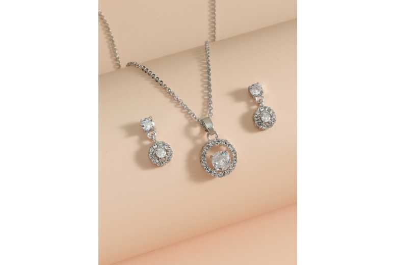 Dazzling Crystal Jewellery Set – Pendant Necklace & Earrings, Silver Tone, Lightweight, Complete Gift Set | Wowcher Dazzling Crystal Jewellery Set – Pendant Necklace & Earrings, Silver Tone, Lightweight, Complete Gift Set | Wowcher