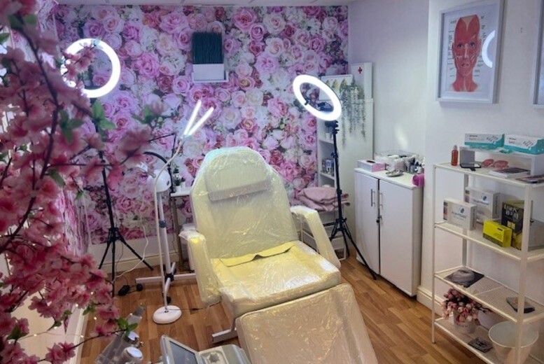 Boujee Beauty Aesthetics Unisex Light Luxury Facial Pamper Package At - Stoke On Trent | Wowcher