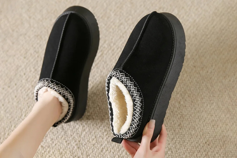 UK 3.5 / BLACK: A pair of Women's   Platform Boots | Wowcher