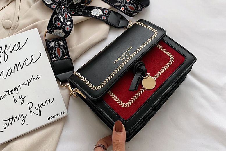 Unisex BLACK: A Stylish PU Leather Retro Cross Body Bag in 4 Colours | Wowcher