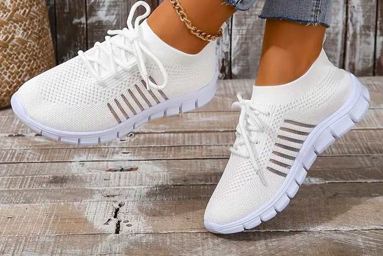 UK3 / WHITE: A Women's Lightweight Knitted Lace-Up Shoes | Wowcher