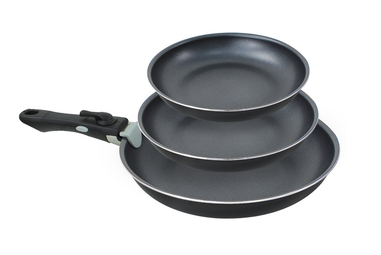 Set of 3 Non Stick Frying Pans with Detachable Handle | Wowcher