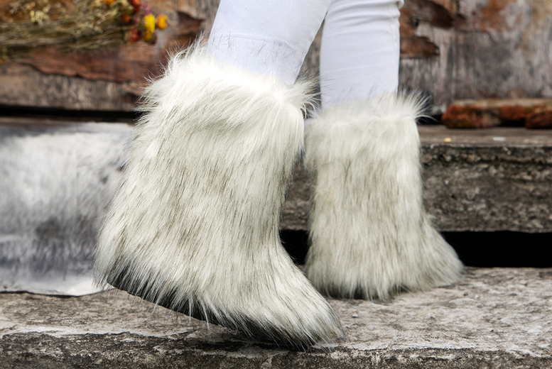 Black Women’s Faux Fur Shaggy Snow Boots – Winter Warm, Rubber Sole, 8 Sizes | Wowcher