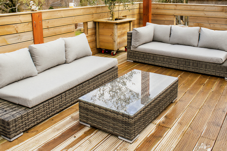 Weather-Resistant Rattan Six-Seater Garden Sofa Set with Coffee Table | Wowcher Weather-Resistant Rattan Six-Seater Garden Sofa Set with Coffee Table | Wowcher