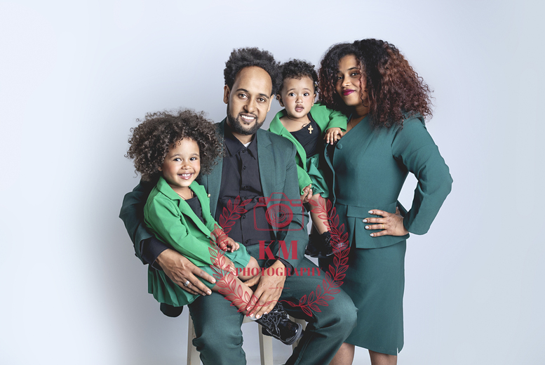 Family Photoshoot – Five Digital Prints – Nottingham | Wowcher