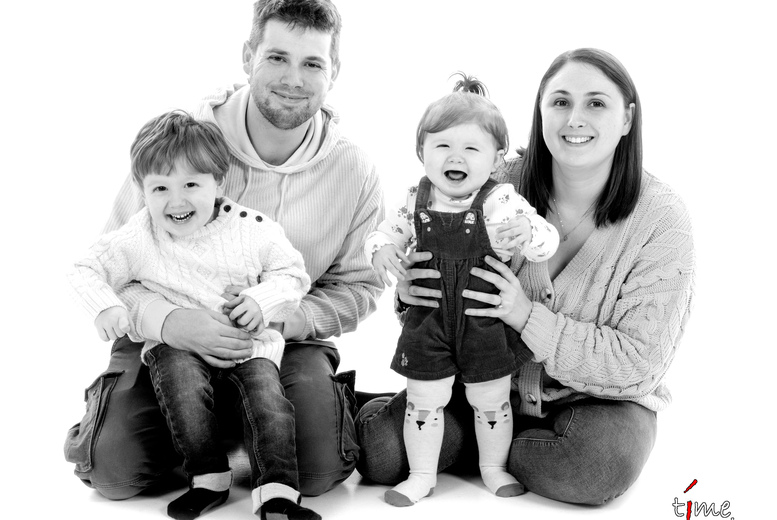 Family Photoshoot with 7×5 Image – Worcestershire | Wowcher