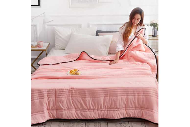 Chill-Out Summer Cooling Blanket – 100% Polyester, Breathable, Lightweight, Machine Washable, Multiple Sizes & Colours | Wowcher