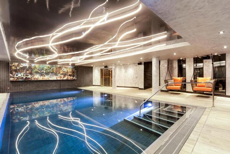 London Stay: 3* or 4* Hotel & Hard Rock Café Dining Experience- 2 Course Meal & Drink! London Stay: 3* or 4* Hotel & Hard Rock Café Dining Experience- 2 Course Meal & Drink!