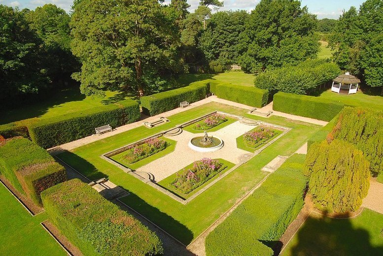 4* Spa Stay for 2 – Breakfast & Spa Access – Dining Option! – Greenwoods, Essex | Wowcher