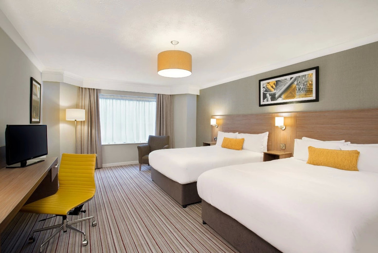 4* Leonardo Hotel Hinckley Island Family City Break – Breakfast, Two-Course Dinner, Wine, Leisure Access & Free Parking – Leicestershire Stay for Four 4* Leonardo Hotel Hinckley Island Family City Break – Breakfast, Two-Course Dinner, Wine, Leisure Access & Free Parking – Leicestershire Stay for Four