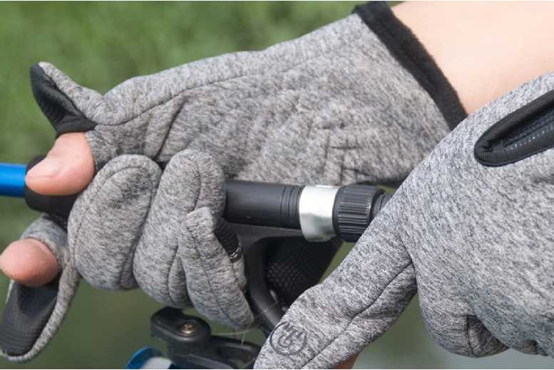 Unisex Black Thermal Touchscreen Winter Gloves – Water-Resistant, Unisex, Fleece Lined | Wowcher